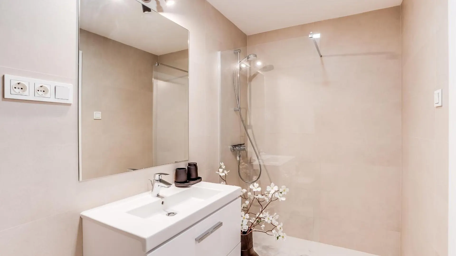 Brand New Urban Sky 25Th Floor Apartment Malaga 0*,